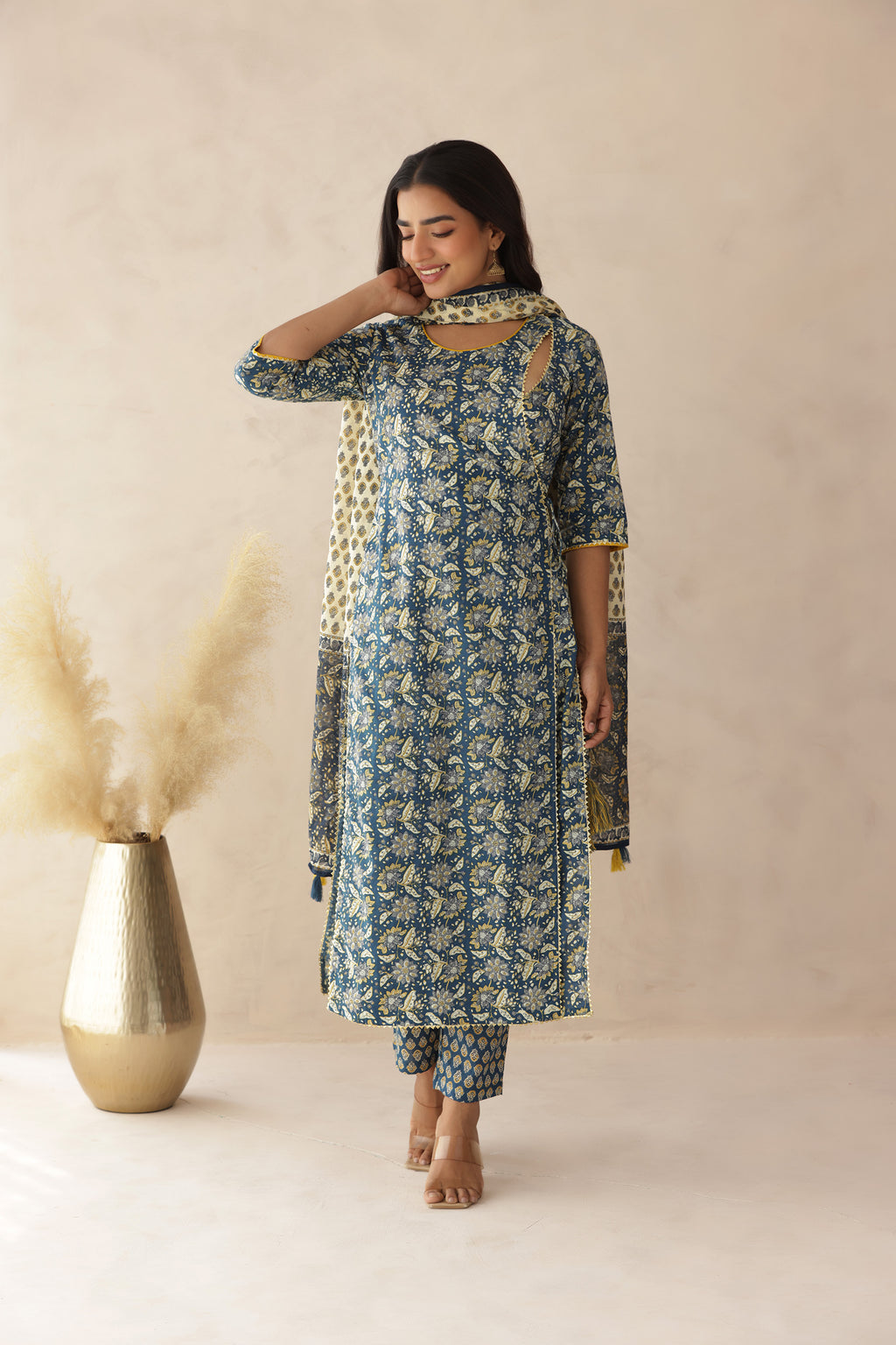 AKIRA ANGRAKHA STRAIGHT SUIT SET